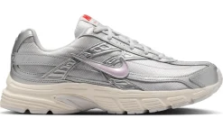 Sneaker|Schnürschuhe|Nike Damen Nike Initiator in Übergrößen Silber