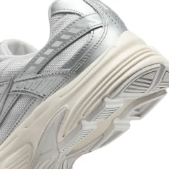 Sneaker|Schnürschuhe|Nike Damen Nike Initiator in Übergrößen Silber